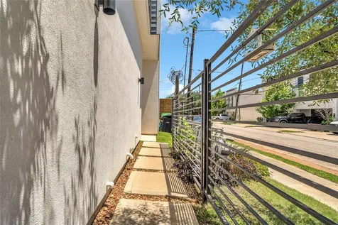 808 Fisher A Houston TX 77018
