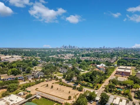 808 Fisher A Houston TX 77018