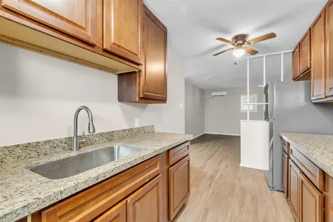 4706 Yellowstone Boulevard 2 Houston TX 77021