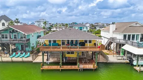 1319 Maui Drive Tiki Island TX 77554