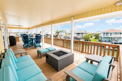 1319 Maui Drive Tiki Island TX 77554