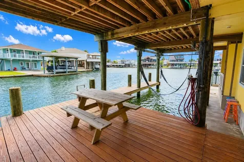 1319 Maui Drive Tiki Island TX 77554