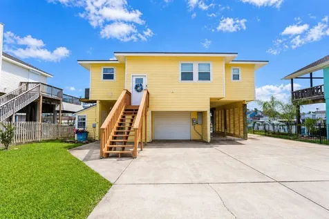 1319 Maui Drive Tiki Island TX 77554