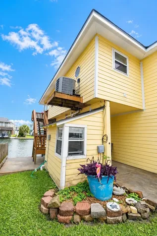 1319 Maui Drive Tiki Island TX 77554