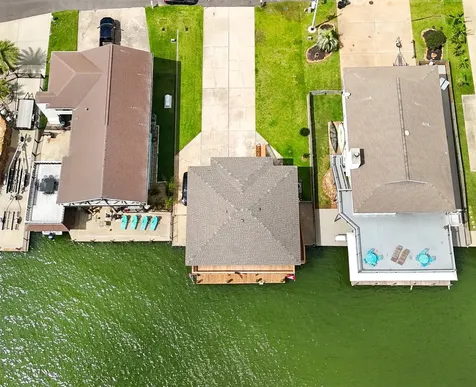 1319 Maui Drive Tiki Island TX 77554