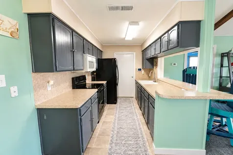 1319 Maui Drive Tiki Island TX 77554