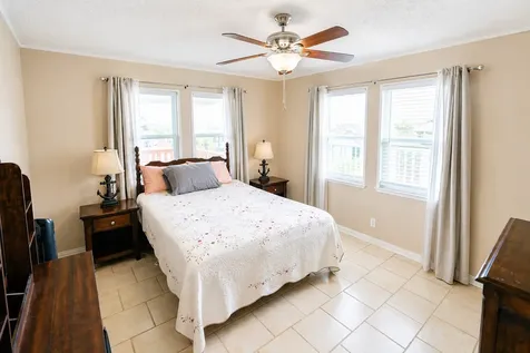 1319 Maui Drive Tiki Island TX 77554