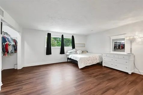 4713 Kinglet Street Houston TX 77035