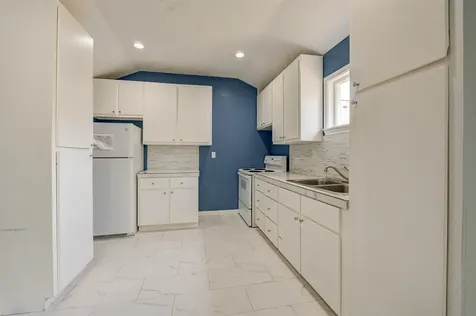 8709 Knox Street B Houston TX 77088