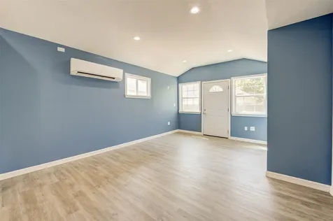 8709 Knox Street B Houston TX 77088