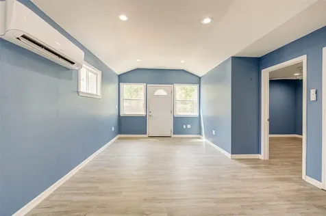 8709 Knox Street B Houston TX 77088
