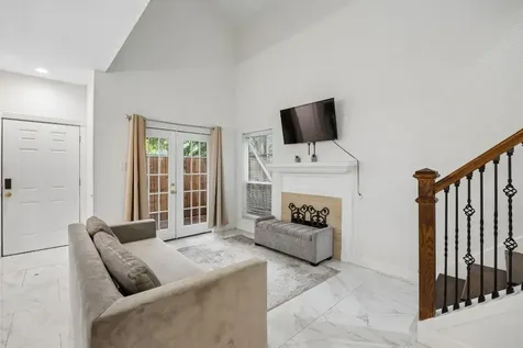 2601 Augusta Drive 14 Houston TX 77057