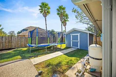 1305 Buttonwood Drive Friendswood TX 77546
