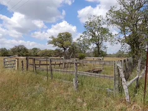 00 Fm 530 Hallettsville TX 77964