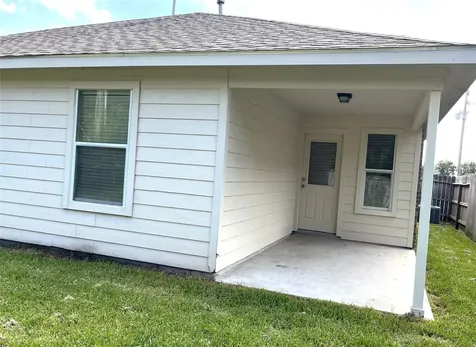 8603 W Highlands Crossing Highlands TX 77562