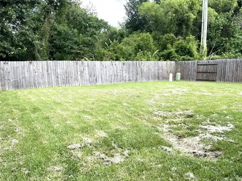 8603 W Highlands Crossing Highlands TX 77562