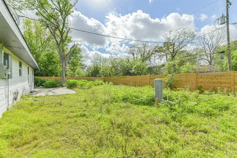 209 Leago Street Houston TX 77022