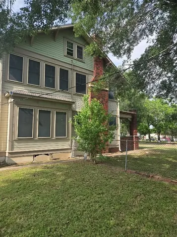 400 S Mckinney Mexia TX 76667