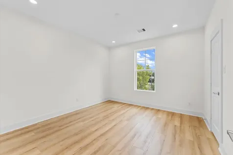 4127 De George Street Houston TX 77009