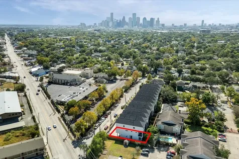4127 De George Street Houston TX 77009
