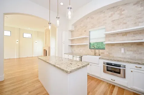 1825 W 24th Street Houston TX 77008
