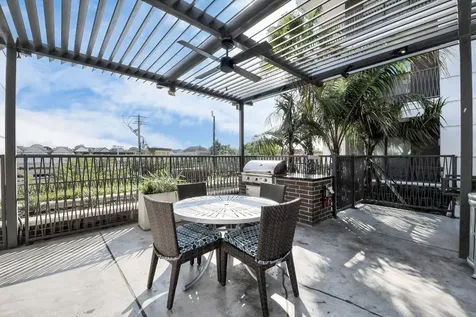 5454 Washington St Avenue 1634 Houston TX 77007