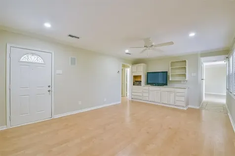 108 Dolphin Avenue Galveston TX 77550