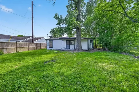 4933 Doolittle Boulevard Houston TX 77033