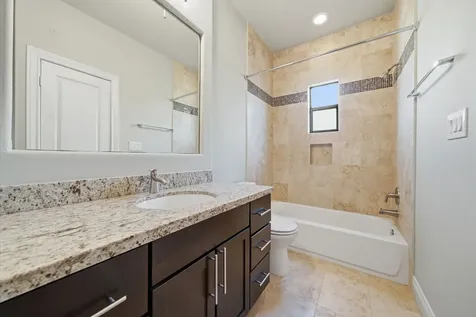 5525 Kiam Street C Houston TX 77007