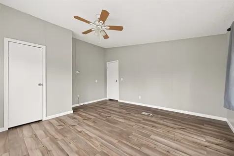 5982 Waukegan Road Conroe TX 77306