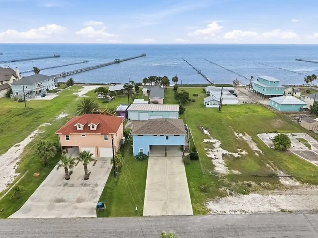 1306 S Magnolia Street Rockport TX 78382