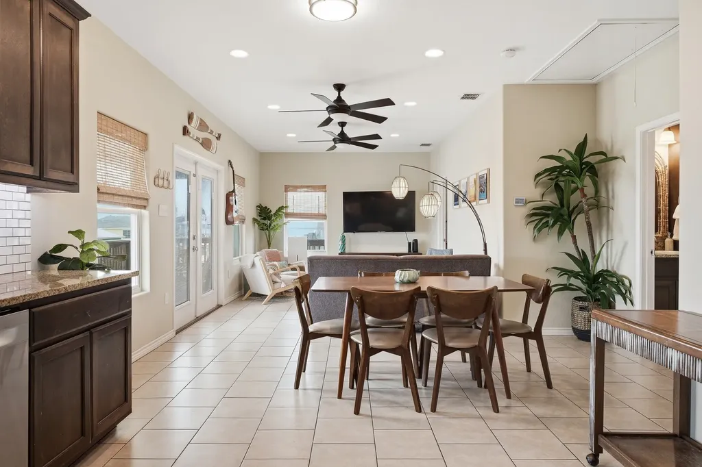 1306 S Magnolia Street Rockport TX 78382