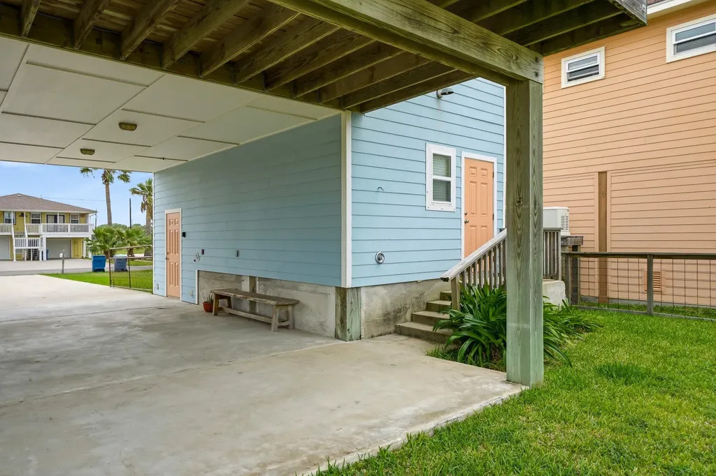 1306 S Magnolia Street Rockport TX 78382