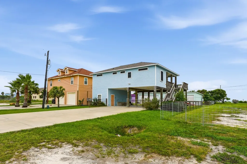 1306 S Magnolia Street Rockport TX 78382