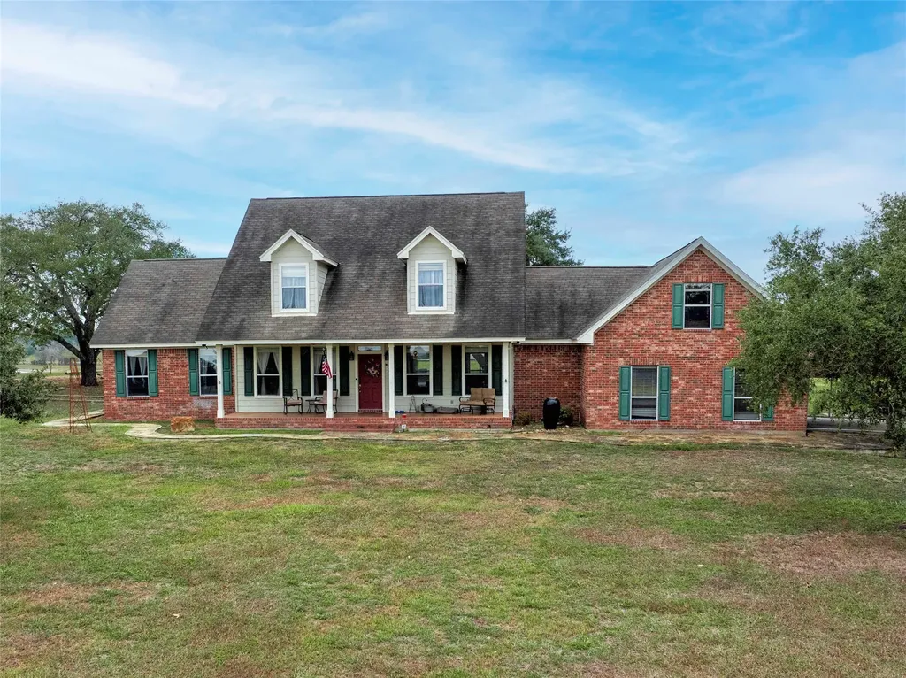 2040 W Guenther Lane La Grange TX 78945