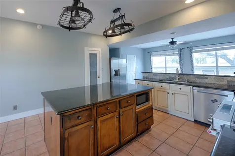 2040 W Guenther Lane La Grange TX 78945