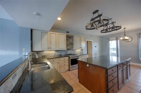 2040 W Guenther Lane La Grange TX 78945