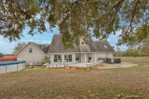 2040 W Guenther Lane La Grange TX 78945
