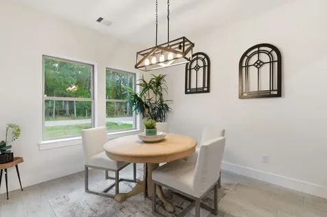 1105 W Lyle Street Cleveland TX 77327