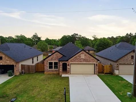 1105 W Lyle Street Cleveland TX 77327
