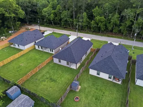 1105 W Lyle Street Cleveland TX 77327
