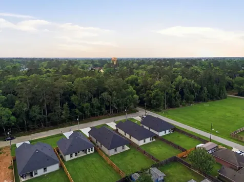 1105 W Lyle Street Cleveland TX 77327