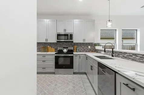 1105 W Lyle Street Cleveland TX 77327