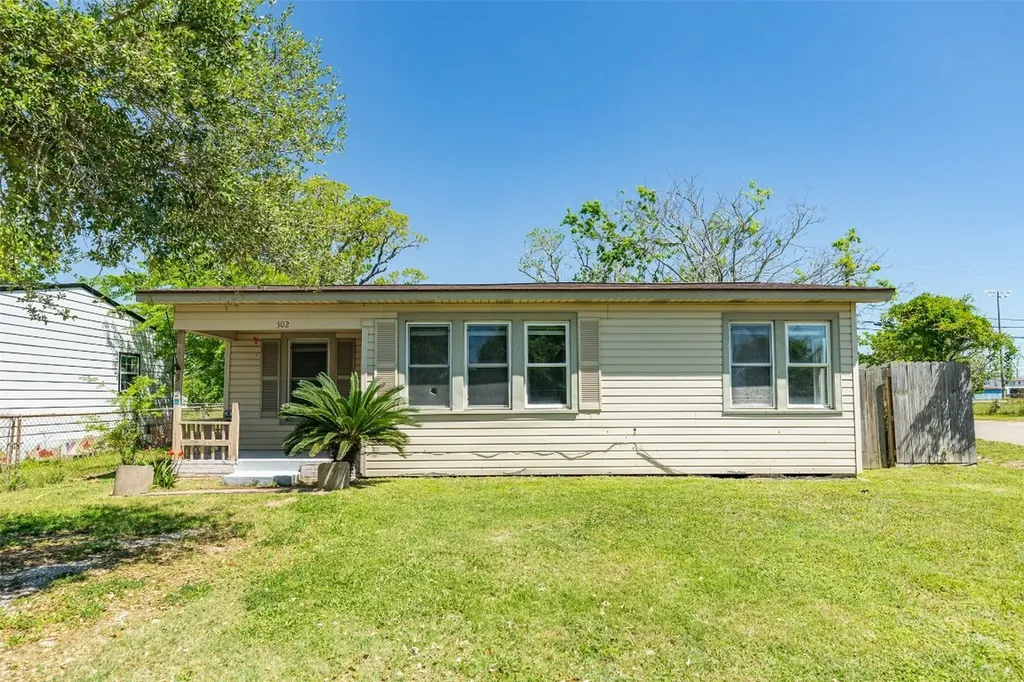 302 W 8th Street A Freeport TX 77541