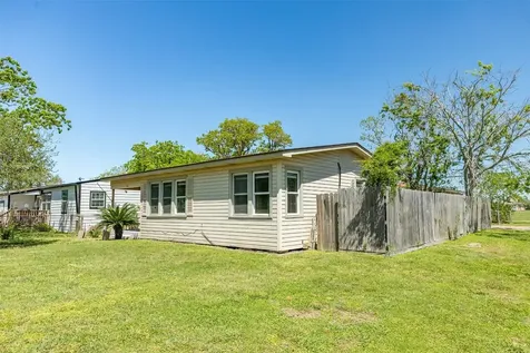 302 W 8th Street A Freeport TX 77541