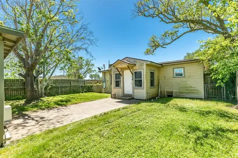 302 W 8th Street A Freeport TX 77541