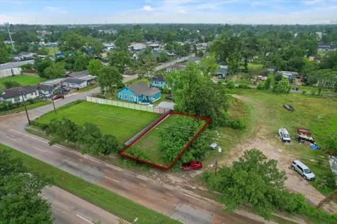 2422 E Crosstimbers Street Houston TX 77093