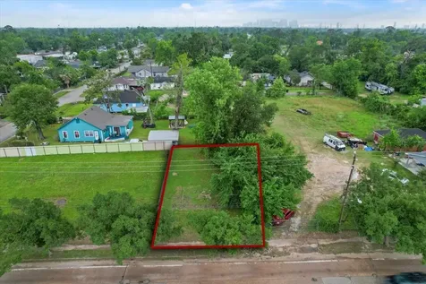 2422 E Crosstimbers Street Houston TX 77093