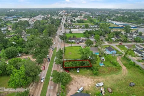 2422 E Crosstimbers Street Houston TX 77093