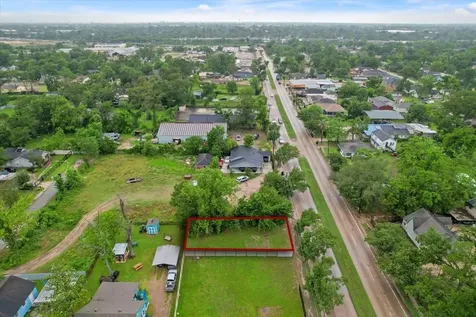 2422 E Crosstimbers Street Houston TX 77093
